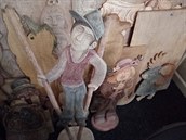 Dřevořezby Václava Plechatého v době, kdy čekaly v turnovském muzeu na umístění... Dřevořezby Václava Plechatého v době, kdy čekaly v turnovském muzeu na umístění...