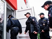 Policejní kontroly na ubytovně v Rychnově nad Kněžnou. Policejní kontroly na ubytovně v Rychnově nad Kněžnou.