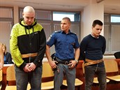 Zleva Tomáš Pavlis a Adam Kužel obžalovaní z vraždy u Bitozevsi před ústeckým... Zleva Tomáš Pavlis a Adam Kužel obžalovaní z vraždy u Bitozevsi před ústeckým...