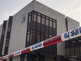 Policie prohledává budovy Vysoké školy ekonomické na Žižkově a Jižním Městě...