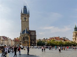 Staromstská radnice s orlojem. Zbytky obvodových zdí novogotického kídla byly...