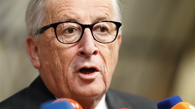 f Evropsk komise Jean-Claude Juncker pi pchodu na summit. (25. listopadu 2018)