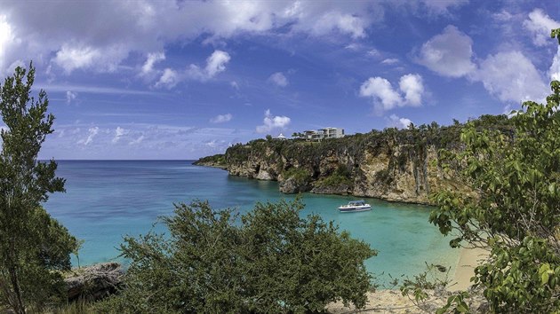 Ostrov Anguilla byl osdlen evropskmi osadnky od 17. stolet a od roku 1650 byl spravovn v rmci ostatnch Zvtrnch ostrov Britskou korunou. 