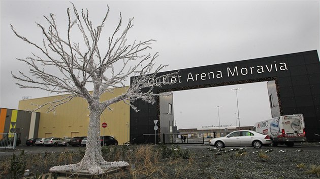 Nové obchodní centrum na okraji Ostravy se otevírá. Současně však nejspíše zkomplikuje už tak problémovou dopravu v lokalitě. (21. listopadu 2018)