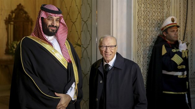 Korunn princ Sadsk Arbie Muhammad bin Salmn (vlevo) se setkal s tuniskm prezidentem Kadem Sibsm. (27. listopadu 2018)