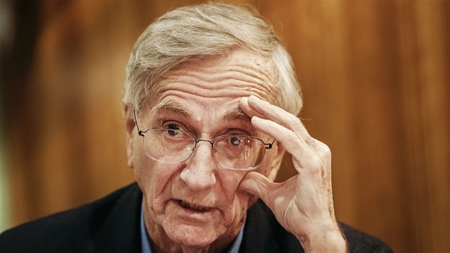 Americk novin Seymour Hersh bhem rozhovoru s MF Dnes v Praze (10. listopadu 2018)