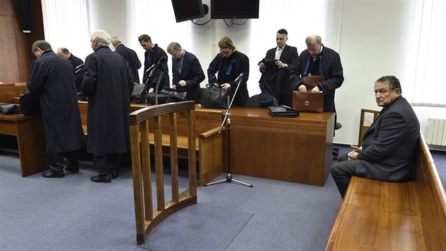Vrchn soud v Olomouci vynesl 28. listopadu 2018 rozsudek v kauze zmanipulovanch konkurz, z nich se zodpovd devt lid vetn konkurznho soudce Jiho Berky. Berkovi ve stedu soud snil trest z 8,5 na sedm let.