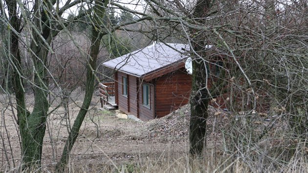 Cel arel m slouit jako sdlo pro rodinnou rekreaci. Ji dokonen men chata s terasou vak nen povolen a hroz jej zbourn. Podle ad je to ern stavba.