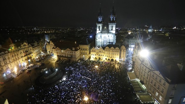 Demonstrace proti premiérovi Andreji Babiovi v Praze. (23. listopadu 2018)