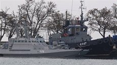 Ukrajinské lod v Kerském pístavu v erném moi den po rusko-ukrajinském...