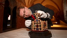 Píleitost spatit dv koruny, kterými byl korunován Karel IV., mají...