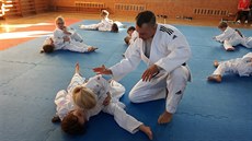 Prvňáčci se v některých libereckých školách učí v rámci tělocviku judo. Prvňáčci se v některých libereckých školách učí v rámci tělocviku judo.