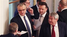 Miroslav Kalousek, Radek Vondráček a Vojtěch Filip během jednání Poslanecké... Miroslav Kalousek, Radek Vondráček a Vojtěch Filip během jednání Poslanecké...