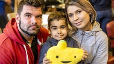 David (na snímku s rodiči) byl prvním dítětem, které dostalo od projektu Jsem... David (na snímku s rodiči) byl prvním dítětem, které dostalo od projektu Jsem...