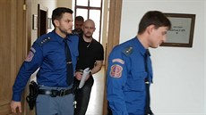 Sedmnáct let vězení pro zákeřného střelce platí Sedmnáct let vězení pro zákeřného střelce platí