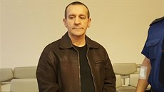Obžalovaný Petr Sobecký v soudní síni před zahájením jednání. Obžalovaný je z... Obžalovaný Petr Sobecký v soudní síni před zahájením jednání. Obžalovaný je z...