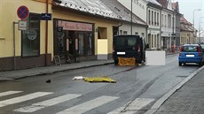 Řidič dodávky srazil v centru Netolic ženu, která na místě zemřela. Řidič dodávky srazil v centru Netolic ženu, která na místě zemřela.