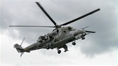 Vrtulník Mi-24 z armádní základny v Námti nad Oslavou