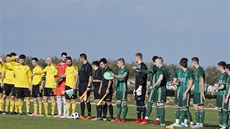 Fotografie z utkání Karviná (ve žlutém)- Slask Wroclaw. Rozhodčí vlevo je... Fotografie z utkání Karviná (ve žlutém)- Slask Wroclaw. Rozhodčí vlevo je...