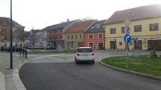 Křižovatka v Ledči nad Sázavou dávala řidičům roky zabrat. Po úpravách je nyní... Křižovatka v Ledči nad Sázavou dávala řidičům roky zabrat. Po úpravách je nyní...