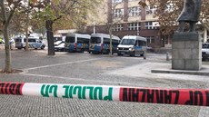 Policie prohledává budovy Vysoké školy ekonomické na Žižkově a Jižním Městě... Policie prohledává budovy Vysoké školy ekonomické na Žižkově a Jižním Městě...