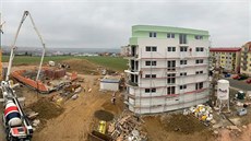 Na rozvody tepla a teplé vody se bude připojovat vznikající bytový komplex... Na rozvody tepla a teplé vody se bude připojovat vznikající bytový komplex...