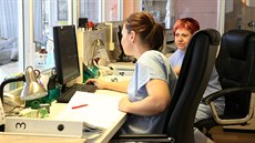 Na neurologii šumperské nemocnice dohlíží na pacienty nově speciální snímače,... Na neurologii šumperské nemocnice dohlíží na pacienty nově speciální snímače,...