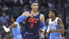 Russell Westbrook z Oklahoma City oslavuje trojku proti Sacramentu. Russell Westbrook z Oklahoma City oslavuje trojku proti Sacramentu.