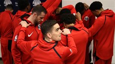 Tomáš Satoranský (v popředí) a jeho spoluhráči z Washingtonu před zápasem s LA... Tomáš Satoranský (v popředí) a jeho spoluhráči z Washingtonu před zápasem s LA...