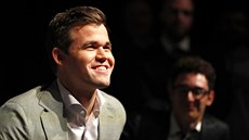 Magnus Carlsen zůstává mistrem světa v šachu. Magnus Carlsen zůstává mistrem světa v šachu.