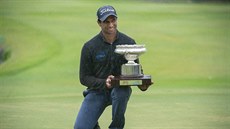 Anglický golfista Aaron Rai slaví triumf na Hongkong Open. Anglický golfista Aaron Rai slaví triumf na Hongkong Open.