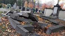 Osud starých vesměs německých hrobů, o něž se nikdo nestará, na hřbitově v... Osud starých vesměs německých hrobů, o něž se nikdo nestará, na hřbitově v...