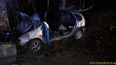 Za volant osobního auta usedl nezletilý kluk. Jízdu nezvládl a narazil do... Za volant osobního auta usedl nezletilý kluk. Jízdu nezvládl a narazil do...
