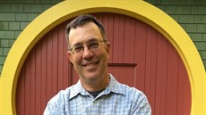 Američan Jim Costigan se zamiloval do hobitího domu Bilba Pytlíka, který je... Američan Jim Costigan se zamiloval do hobitího domu Bilba Pytlíka, který je...