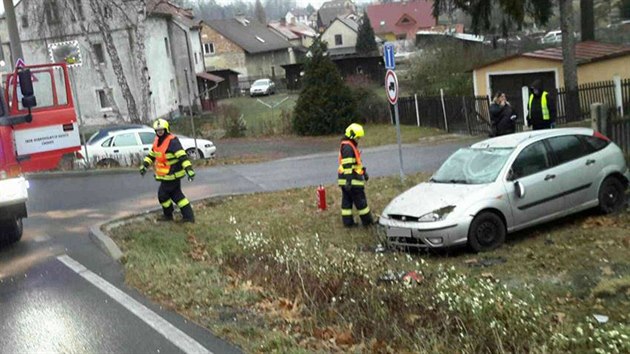 Silnice v Karlovarskm kraji pokryla ledovka, zchrani vyjdj k dopravnm nehodm.