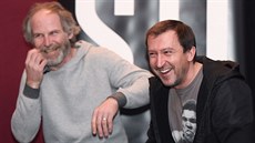 Reisér Jan Pruinovský (vlevo) a herec Martin Hofmann pedstavují seriál Most!.