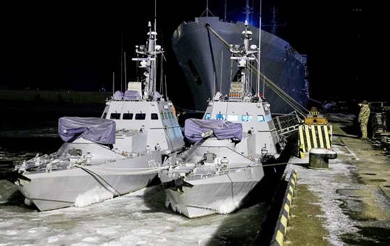 Ruskou armádou zabavené ukrajinské lod v pístavu Mariupol v Azovském moi....