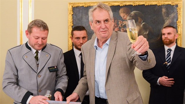 Prezident republiky Miloš Zeman se zúčastnil 19. listopadu na zámku v Lánech... Prezident republiky Miloš Zeman se zúčastnil 19. listopadu na zámku v Lánech...