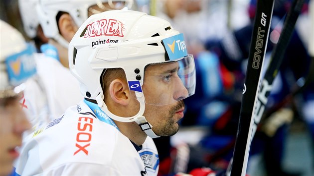 Zadumaný Tomáš Plekanec na brněnské střídačce. Zadumaný Tomáš Plekanec na brněnské střídačce.