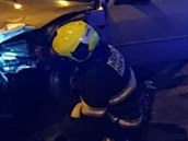 Pražští policisté pronásledovali kradené auto, zastavil ho až zátaras. (9.... Pražští policisté pronásledovali kradené auto, zastavil ho až zátaras. (9....