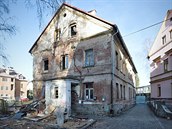 Lidé se museli z domu v liberecké ulici U Kolory vystěhovat, hrozilo, že se... Lidé se museli z domu v liberecké ulici U Kolory vystěhovat, hrozilo, že se...