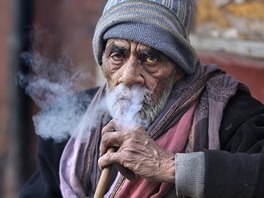 STARÝ MU. Starý Ind na ulici Nového Dillí spokojen pokuuje ze své...