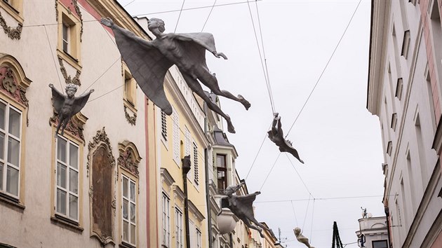 V Pansk ulici v Jindichov Hradci se vznej plastov andl od sochae Michala Trpka. Mstn se rozdlili na odprce a pznivce soch.