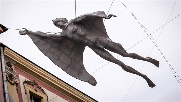 V Pansk ulici v Jindichov Hradci se vznej plastov andl od sochae Michala Trpka. Mstn se rozdlili na odprce a pznivce soch.