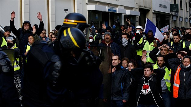 Ve Francii vypukly v sobotu dal nsiln protesty, kter jsou dalm pokraovnm souasn vlny demonstrac.