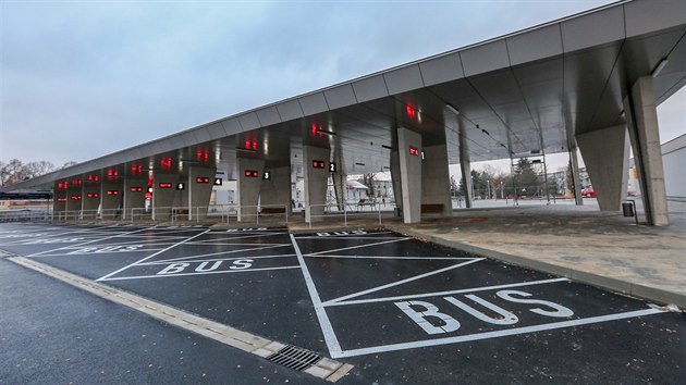 Nov terminl ve Strakonicch propoj vlakov i autobusov ndra.