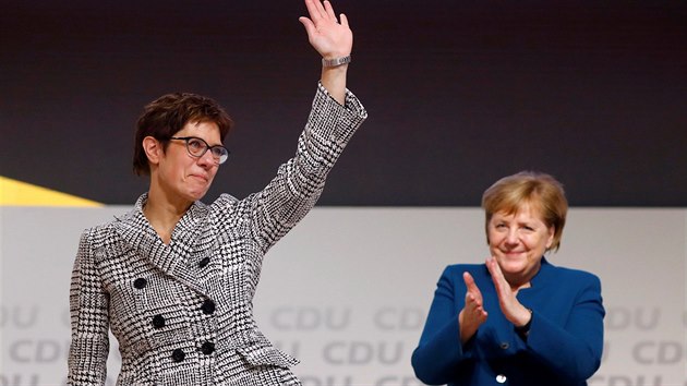 Nov zvolen pedsedkyn nmeck vldn CDU Annegret Krampov-Karrenbauerov na sjezdu strany v Hamburku (7.12.2018)
