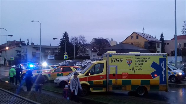 Bhem pondlnho rna srazila auta v Praze nkolik chodc. Jeden senior nehodu nepeil (3.12.2018)