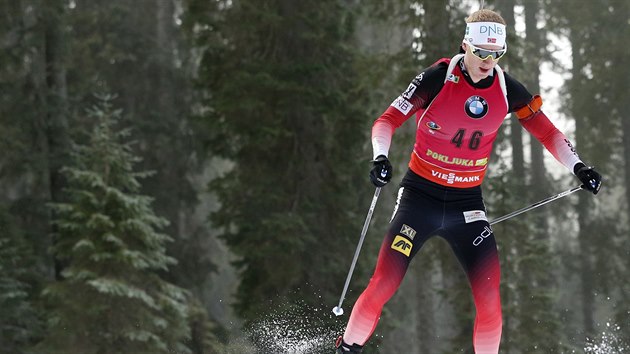 Norsk biatlonista Johannes Thingnes B na trati vytrvalostnho zvodu ve slovinsk Pokljuce.