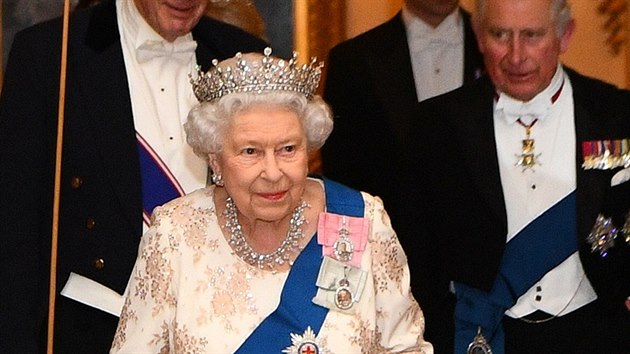 Krlovna Albta II. na recepci pro diplomaty v Buckinghamskm palci (Londn, 4. prosince 2018)